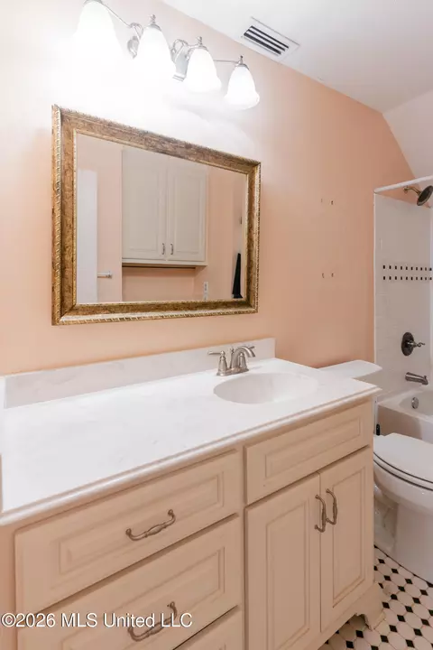 Bath - 12850 Midway Rd, Raymond, MS 39154 photo 11 of 14