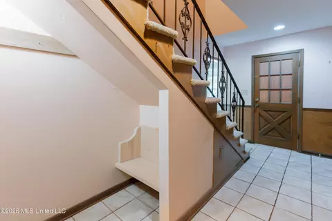 Entry Way - 12850 Midway Rd, Raymond, MS 39154 photo 9 of 15