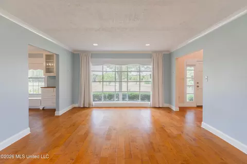 Living - 12850 Midway Rd, Raymond, MS 39154 photo 5 of 12