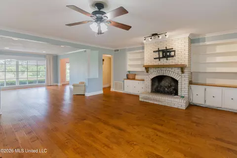 Living - 12850 Midway Rd, Raymond, MS 39154 photo 8 of 12