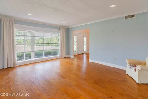 Living - 12850 Midway Rd, Raymond, MS 39154 photo 3 of 12