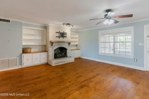 Living - 12850 Midway Rd, Raymond, MS 39154 photo 7 of 12