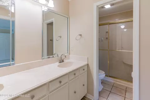 Bath - 12850 Midway Rd, Raymond, MS 39154 photo 4 of 14