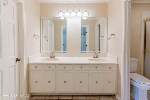 Bath - 12850 Midway Rd, Raymond, MS 39154 photo 3 of 14