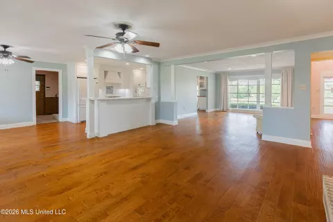 Living - 12850 Midway Rd, Raymond, MS 39154 photo 10 of 12