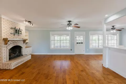 Living - 12850 Midway Rd, Raymond, MS 39154 photo 6 of 12