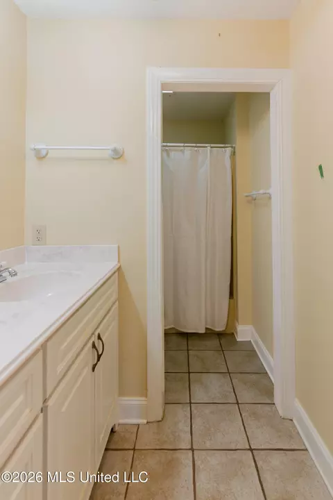 Bath - 12850 Midway Rd, Raymond, MS 39154 photo 8 of 14