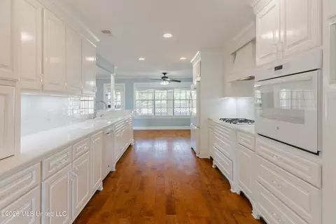 Entry Way - 12850 Midway Rd, Raymond, MS 39154 photo 4 of 15