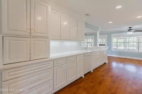 Entry Way - 12850 Midway Rd, Raymond, MS 39154 photo 5 of 15