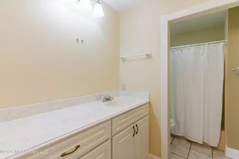 Bath - 12850 Midway Rd, Raymond, MS 39154 photo 6 of 14