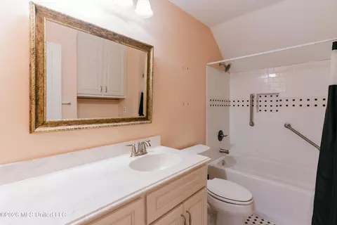 Bath - 12850 Midway Rd, Raymond, MS 39154 photo 10 of 14