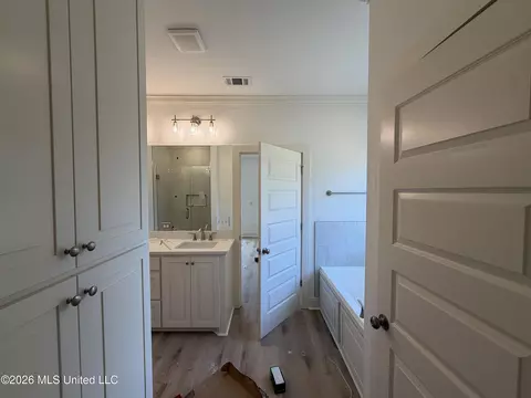 Entry Way - 342 Brookfield Cir, Brandon, MS 39042 photo 3 of 3