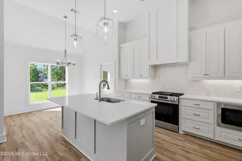 Kitchen - 344 Brookfield Cir, Brandon, MS 39042 photo 2 of 2