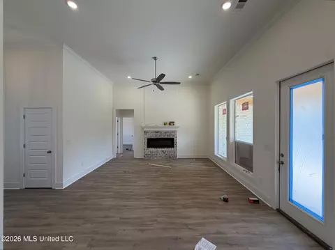 Living - 344 Brookfield Cir, Brandon, MS 39042 photo 2 of 3