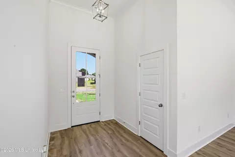 Entry Way - 344 Brookfield Cir, Brandon, MS 39042 photo 2 of 5
