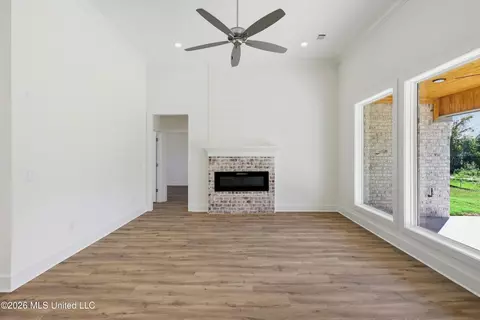 Living - 344 Brookfield Cir, Brandon, MS 39042 photo 2 of 4