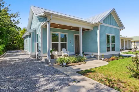 216 Ballentine St, Bay Saint Louis, MS 39520
