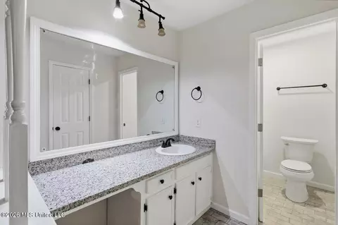 Bath - 103 Plum Tree Rd, Brandon, MS 39047 photo 1 of 3