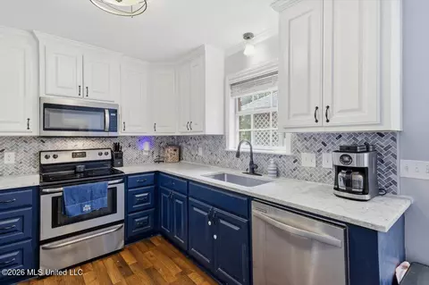 Kitchen - 1017 Prince Dr, Brandon, MS 39042 photo 1 of 3