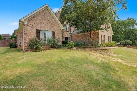 Exterior - 1424 Stone Gate Dr, Hernando, MS 38632 photo 2 of 14