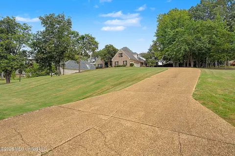Exterior - 1424 Stone Gate Dr, Hernando, MS 38632 photo 3 of 14