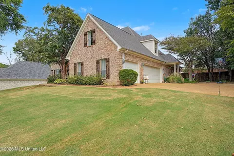 Exterior - 1424 Stone Gate Dr, Hernando, MS 38632 photo 4 of 14
