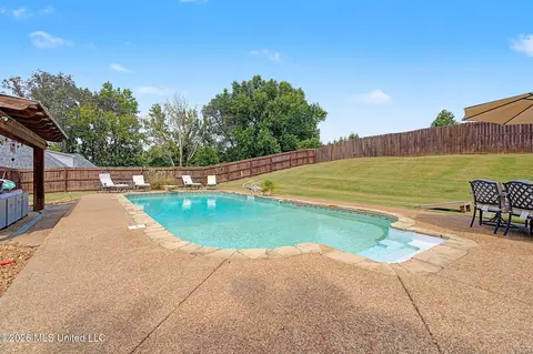 Exterior - 1424 Stone Gate Dr, Hernando, MS 38632 photo 11 of 14
