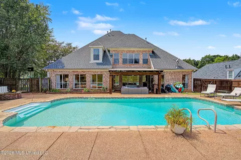 Exterior - 1424 Stone Gate Dr, Hernando, MS 38632 photo 10 of 14