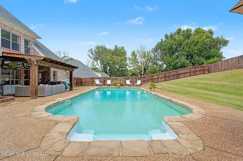 Exterior - 1424 Stone Gate Dr, Hernando, MS 38632 photo 9 of 14