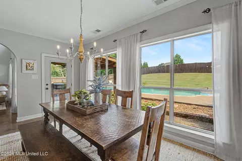Dining - 1424 Stone Gate Dr, Hernando, MS 38632 photo 3 of 3