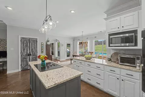 Kitchen - 1424 Stone Gate Dr, Hernando, MS 38632 photo 4 of 4