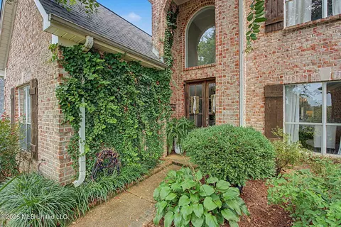Exterior - 1424 Stone Gate Dr, Hernando, MS 38632 photo 6 of 14