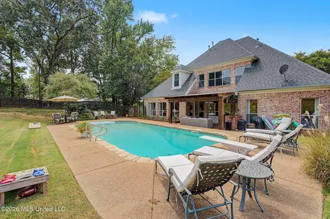 Exterior - 1424 Stone Gate Dr, Hernando, MS 38632 photo 8 of 14