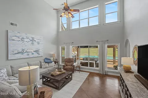 Living - 1424 Stone Gate Dr, Hernando, MS 38632 photo 2 of 3