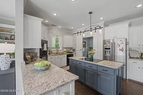 Kitchen - 1424 Stone Gate Dr, Hernando, MS 38632 photo 1 of 4