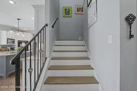 Entry Way - 1424 Stone Gate Dr, Hernando, MS 38632 photo 5 of 7