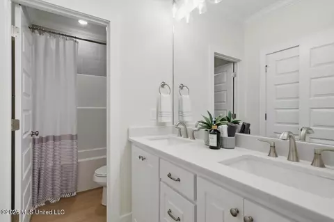 Bath - 346 Brookfield Cir, Brandon, MS 39042 photo 4 of 4