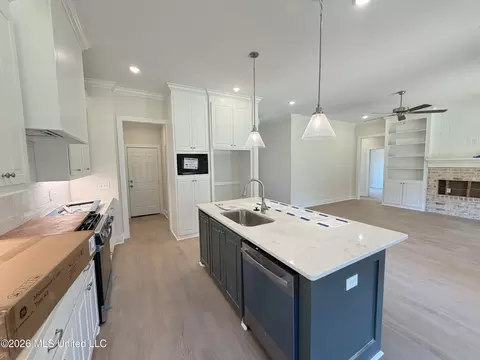 Kitchen - 346 Brookfield Cir, Brandon, MS 39042 photo 2 of 2