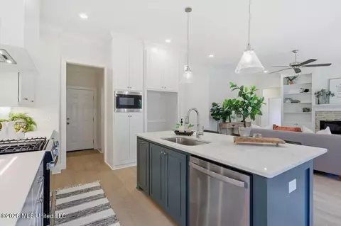 Kitchen - 346 Brookfield Cir, Brandon, MS 39042 photo 2 of 2