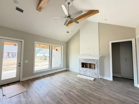 Living - 343 Brookfield Cir, Brandon, MS 39042 photo 2 of 5