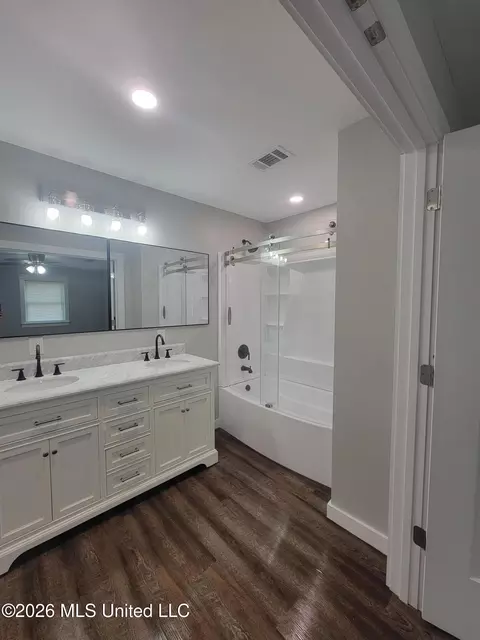 Bath - 218 Salem Rd, Forest, MS 39074 photo 5 of 6