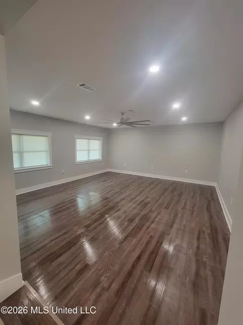 Living - 218 Salem Rd, Forest, MS 39074 photo 2 of 3