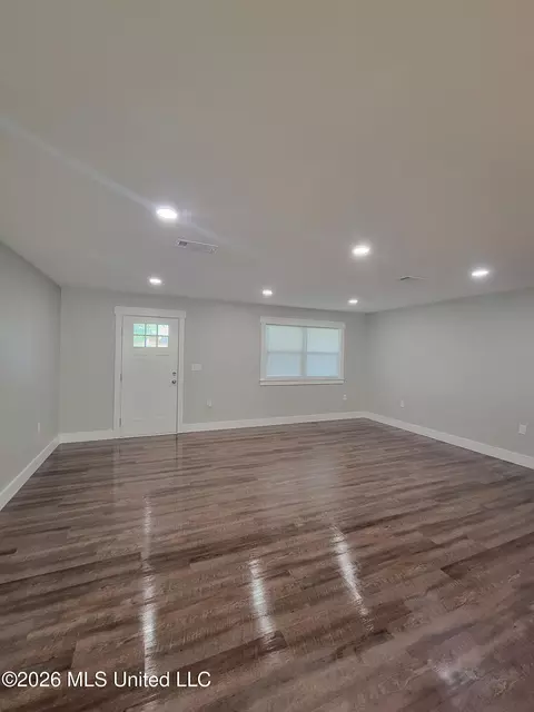 Living - 218 Salem Rd, Forest, MS 39074 photo 1 of 3