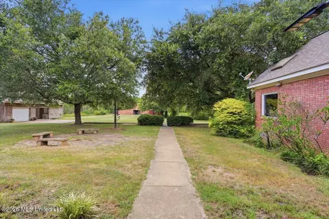 Exterior - 1124 Perrett Rd, Hazlehurst, MS 39083 photo 6 of 13