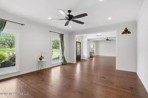 Living - 1124 Perrett Rd, Hazlehurst, MS 39083 photo 4 of 6