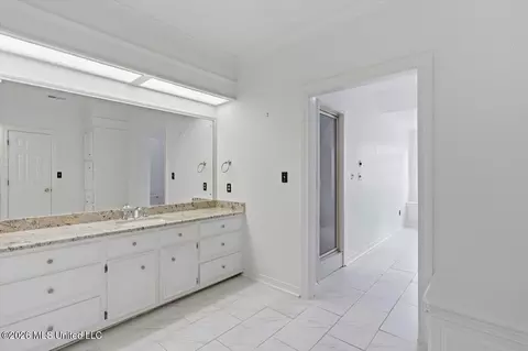 Bath - 36 Moss Forest Cir, Jackson, MS 39211 photo 4 of 7
