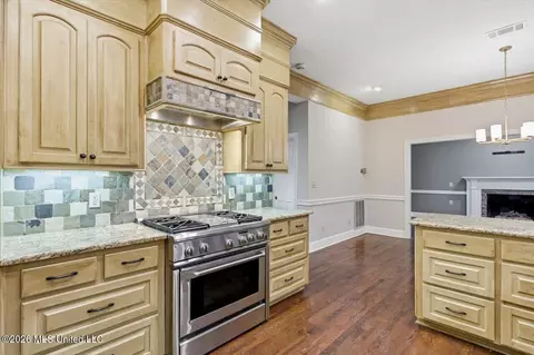 Kitchen - 36 Moss Forest Cir, Jackson, MS 39211 photo 5 of 6