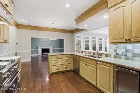 Kitchen - 36 Moss Forest Cir, Jackson, MS 39211 photo 3 of 6