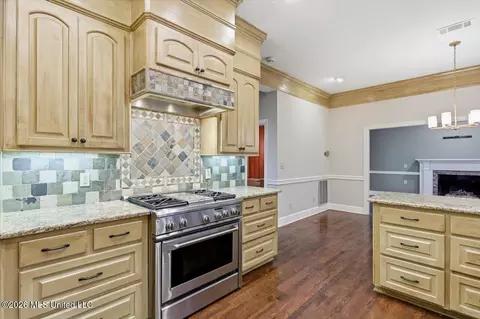 Kitchen - 36 Moss Forest Cir, Jackson, MS 39211 photo 4 of 6