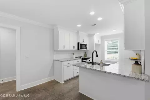 Entry Way - 131 Michel St, Brandon, MS 39042 photo 2 of 3